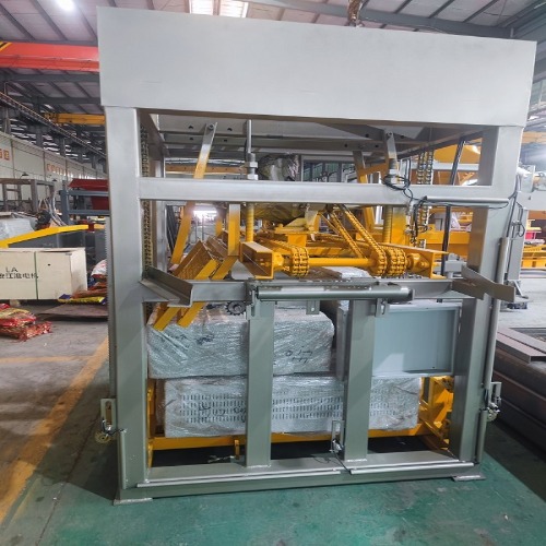 Automatic pallet provider