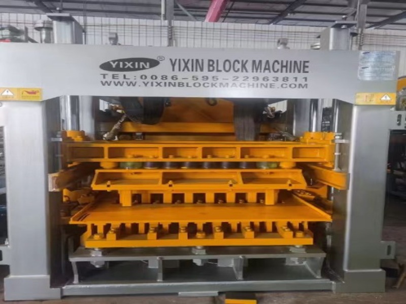 Quanzhou Yixin Intelligent HD15-15 High-End Brick Machine Exported to Bangladesh