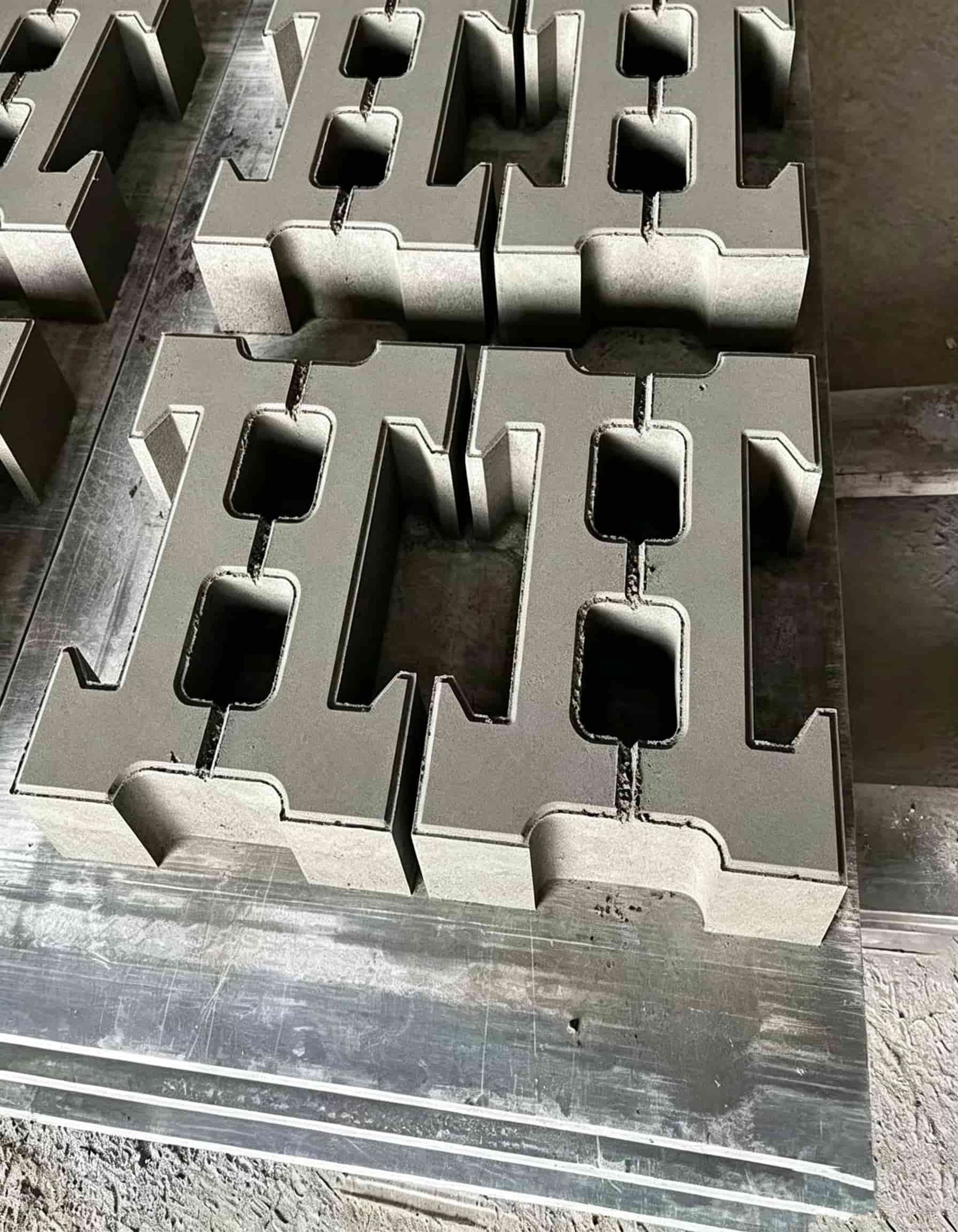 Laos Local Material Supplier Expands Block Business with Yixin QT10‑15 Unit in Triangle Area
